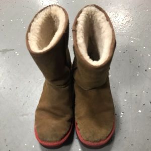 WOMEN’S UGGS SIZE 9